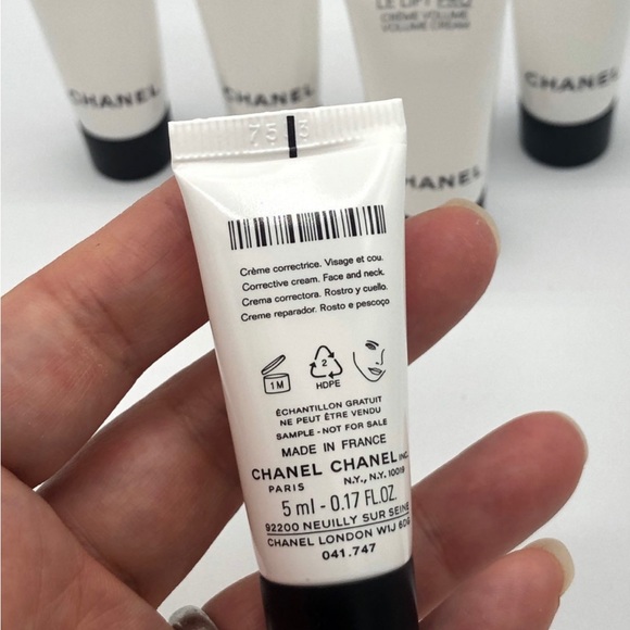 24 of CHANEL LE LIFT PRO Volume CRÈME 0.17oz / 5ml EACH - NEW Sealed pack - Picture 4 of 9